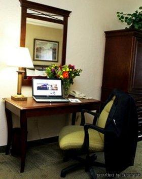 University Square Hotel Fresno Rom bilde