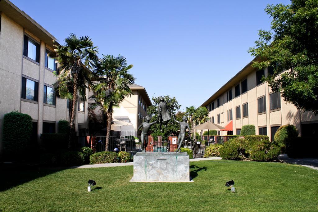 University Square Hotel Fresno Eksteriør bilde